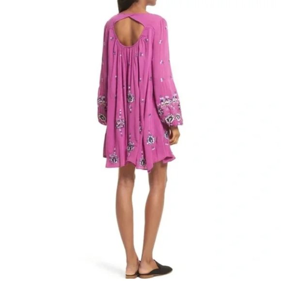 Embroidered swing dress - Picture 7 of 10